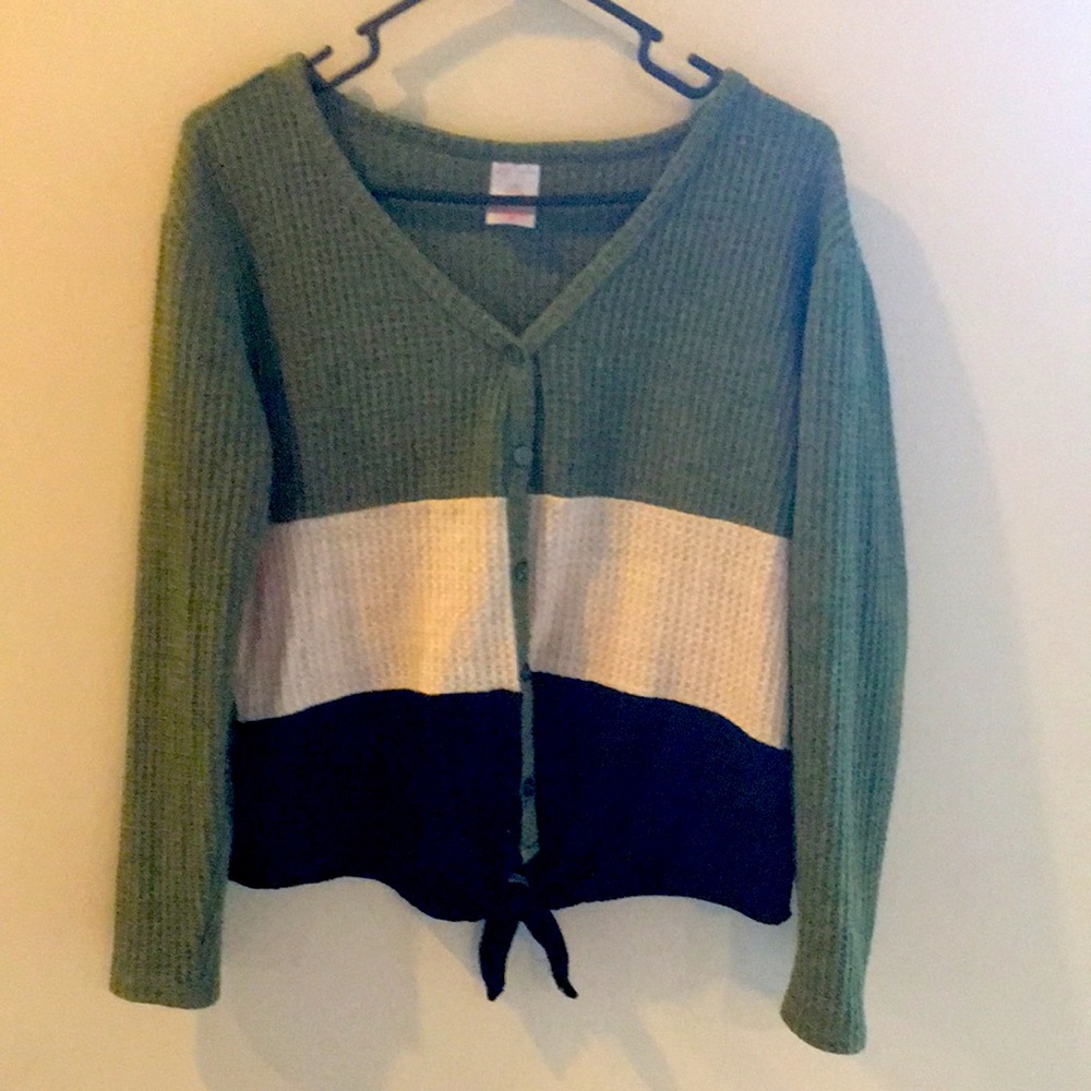 Multicolored long sleeved crop top